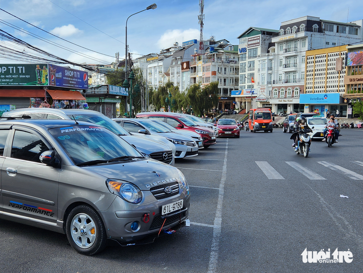 Yêu cầu Đà Lạt kiểm tra việc trúng đấu giá ở các bãi xe thu phí tính bằng phút - Ảnh 2.