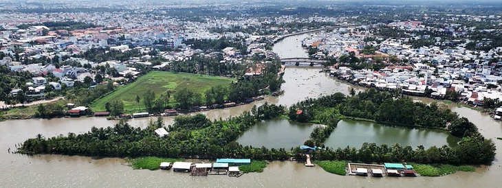 Cồn Linh nằm ngay cửa ngõ sông Bình Thủy đổ ra sông Hậu, góp phần che chở cho đoạn sông này thành vùng nước bình yên - Ảnh: TIẾN TRÌNH