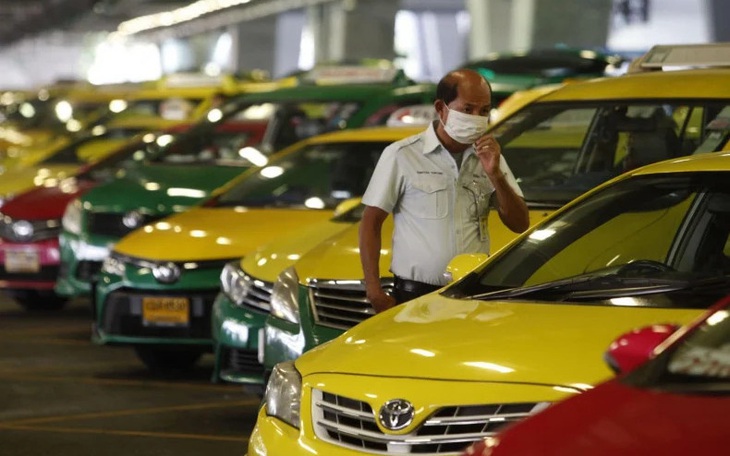 Thái Lan phát hiện nhiều xe taxi 'hết hạn sử dụng' vẫn vô tư đón khách - Ảnh 1.