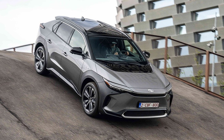 Thay tướng, Toyota vẫn khẳng định: ‘Tương lai phải đi đa hướng, không thể quy hết về xe điện