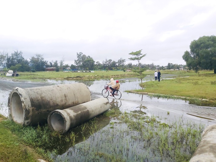 Người mua đất tại dự án mong muốn quyền lợi của mình được đảm bảo, sớm ra sổ đỏ - Ảnh: ĐOÀN CƯỜNG