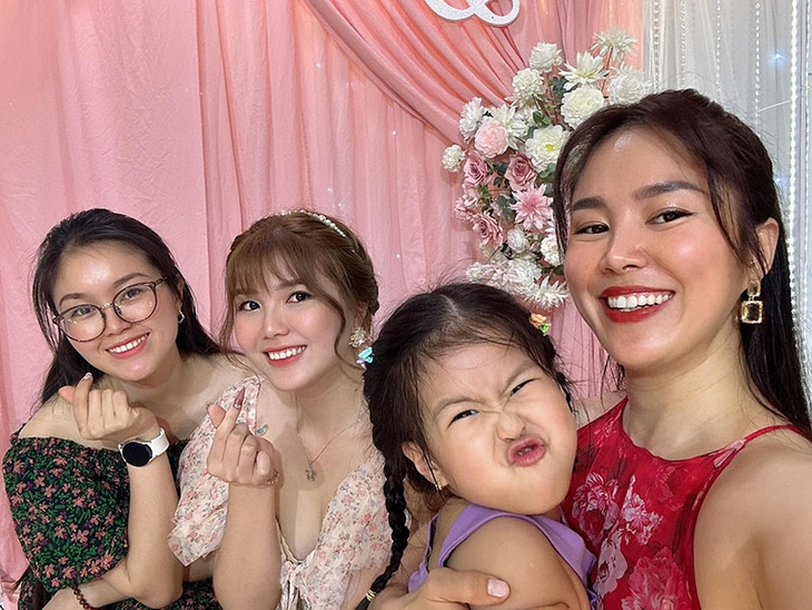 Ảnh vui sao Việt 22-2: Con gái Lê Phương tấu hài - Ảnh 1. Ảnh vui sao Việt 22-2: Con gái Lê Phương tấu hài - Ảnh 1.