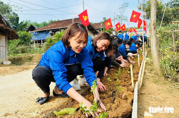 Phát động chuyển đổi số ở Nghệ An, tặng 200 xe đạp và học bổng cho học trò nghèo - Ảnh 1.