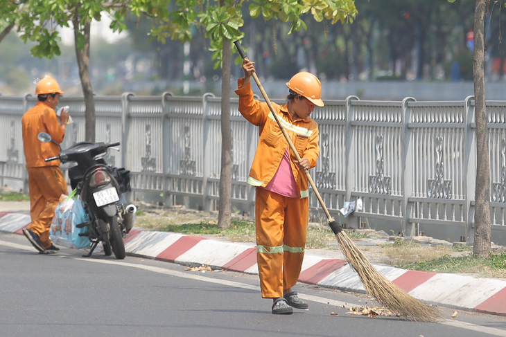 Thời tiết hôm nay 27-2: Cả Nam lẫn Bắc ngày đêm chênh lệch nhiệt độ lớn, miền Trung mưa dông - Ảnh 1.