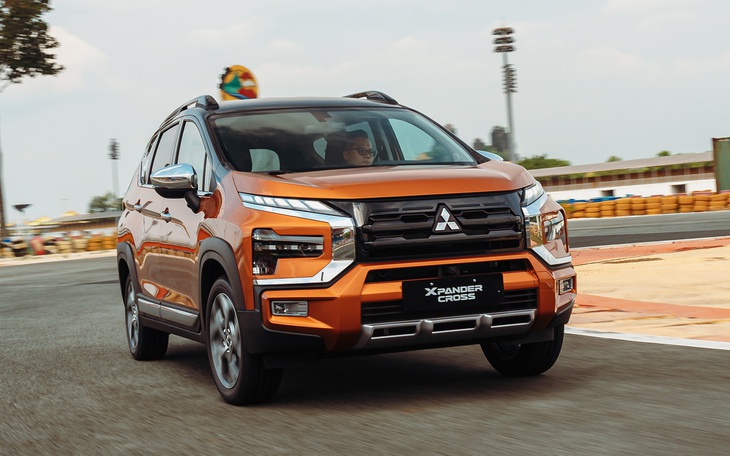 Mitsubishi Xpander Cross 2023 ra mắt Việt Nam: Giá từ 698 triệu đồng, tặng luôn 