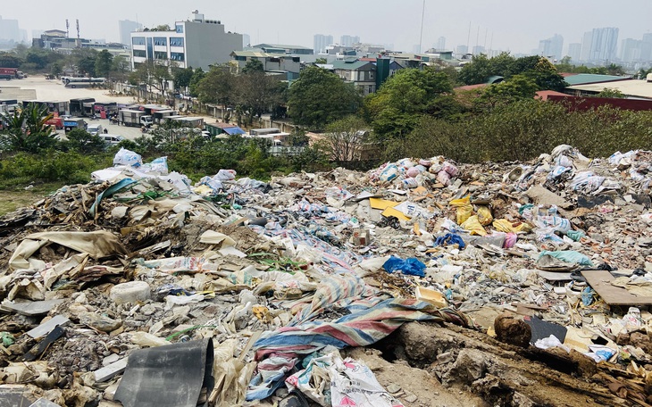 Công ty môi trường nhận sai nhưng nói 'do tài xế' - Ảnh 2.