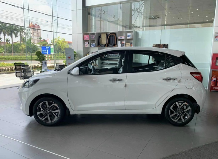 Xe ‘quá date giảm giá mạnh, Hyundai Grand i10 còn chưa đến 400 triệu đồng - Ảnh 1.