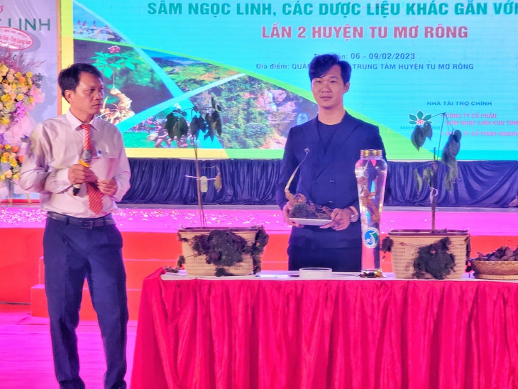 Thủ phủ sâm Ngọc Linh tổ chức hội thi, củ sâm giải nhất chốt đấu giá 250 triệu đồng - Ảnh 4.