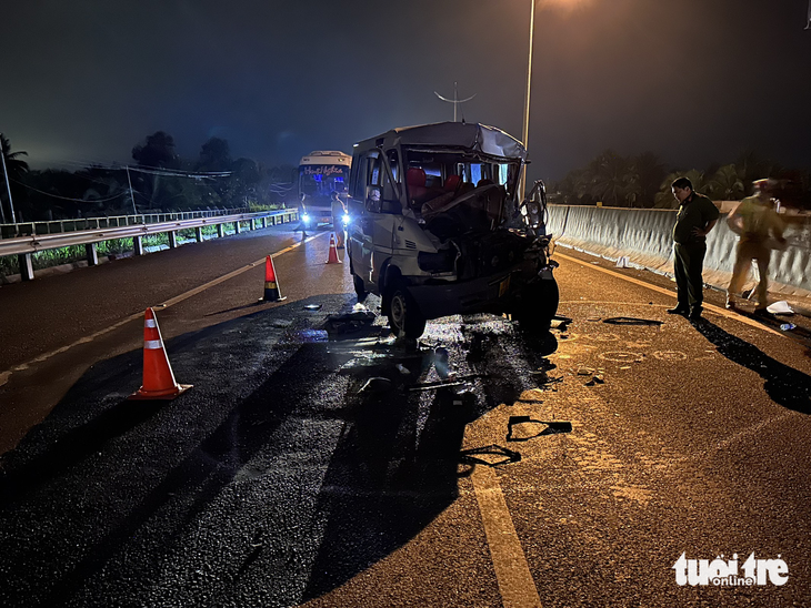 Thấy xe khách bị tai nạn trên cao tốc nhưng không giúp, không báo công an, tài xế bị khởi tố - Ảnh 1.