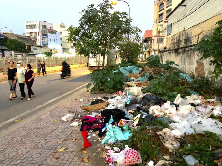 TP.HCM sửa vỉa hè, chấn chỉnh mỹ quan đô thị - Ảnh 1.