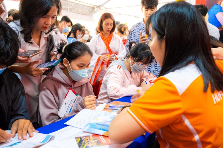 Nắm ‘tấm vé’ vào đại học với phương thức xét tuyển học bạ - Ảnh 5.