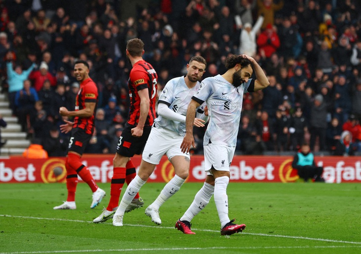 Vừa thắng Man Utd 7-0 xong, Liverpool lại thua đội đua trụ hạng - Ảnh 1.