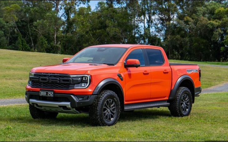 Ford Ranger Raptor 2023 giá từ 1,299 tỉ đồng, không dùng động cơ mạnh như bản quốc tế