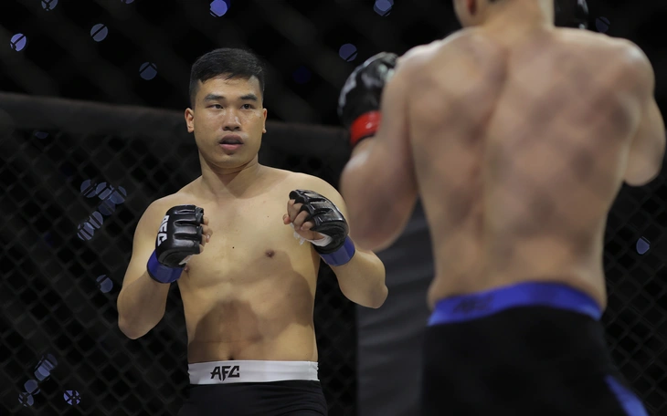 Lưu Đức Mạnh knockout cao thủ Hàn Quốc ở AFC39 - Ảnh 2.