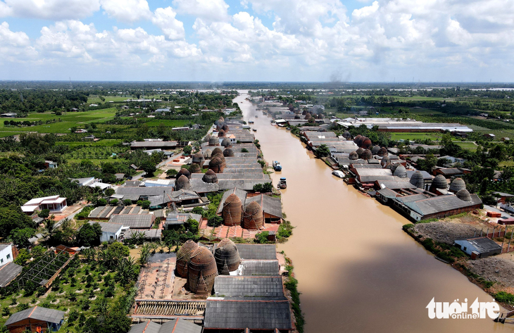 Lò nung “vương quốc&quot; gạch Mang Thít mang nét đặc trưng độc nhất ở miền Tây với kiến trúc đẹp mắt và đường nét sắc sảo hình quả trứng