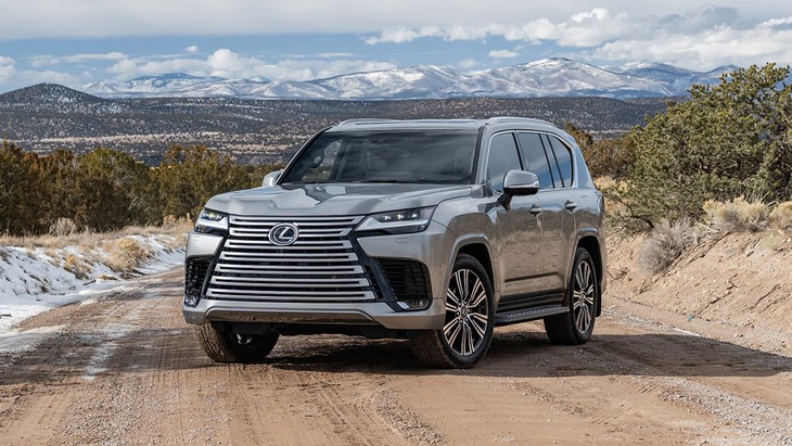 Toyota Land Cruiser, Lexus LX sắp có động cơ hybrid? - Ảnh 1.