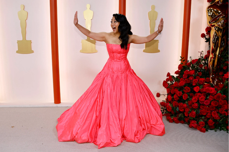 Phạm Băng Băng xuất hiện như nữ hoàng tại lễ trao giải Oscar - Ảnh 6. Phạm Băng Băng xuất hiện như nữ hoàng tại lễ trao giải Oscar - Ảnh 6.