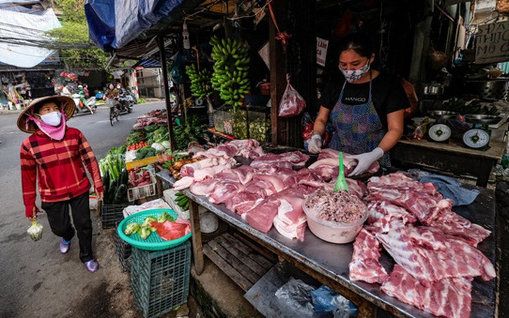 Nhu cầu tiêu thụ thấp, giá thịt heo chìm sâu dưới đáy