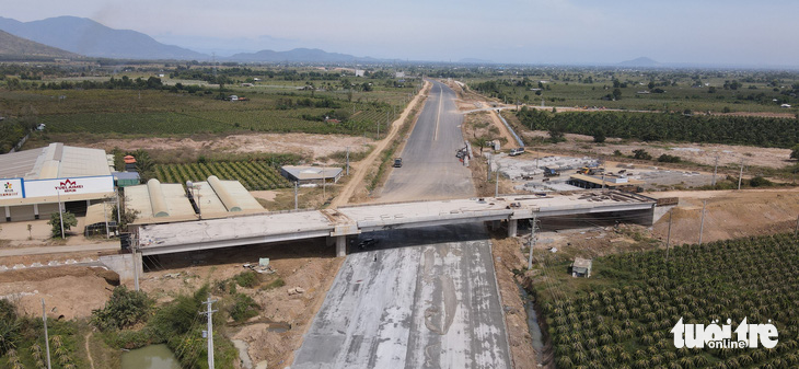 Không lùi thời gian, phải đảm bảo cao tốc Vĩnh Hảo - Phan Thiết khánh thành đúng dịp 30-4 - Ảnh 1.