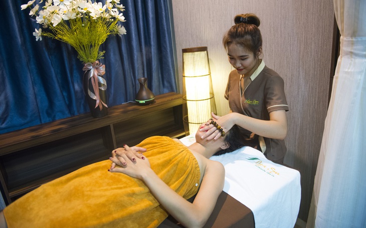 Ca sĩ Thái Lan qua đời sau 3 liệu trình massage - Ảnh 3.