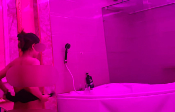 Kỹ thuật viên massage khi vào phòng sẽ “lột sạch”, tắm chung và kích dục cho khách - Ảnh: C.TRIỆU