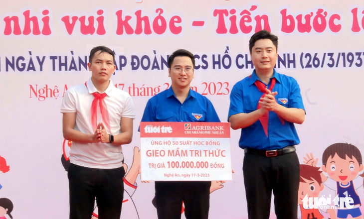 50 suất học bổng Gieo mầm tri thức đến học sinh xứ Nghệ - Ảnh 1.