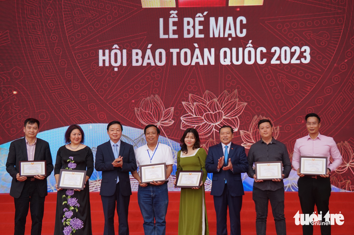 Bế mạc Hội báo toàn quốc 2023: Báo Tuổi Trẻ giành giải B Bìa báo Tết ấn tượng - Ảnh 2.