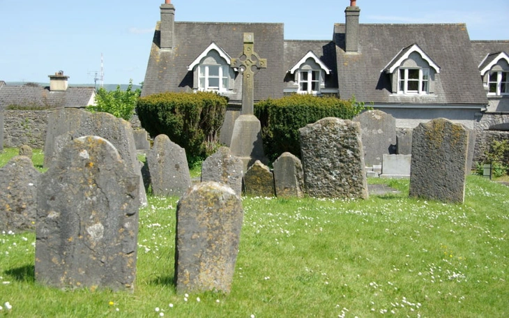 Thủ đô Indonesia khủng hoảng thiếu đất chôn cất, hơn 80% nghĩa trang kín chỗ - Ảnh 3.