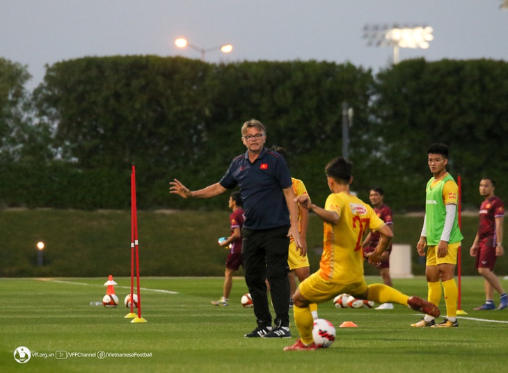 U23 Việt Nam tích cực rèn chiến thuật tại Qatar - Ảnh 6.