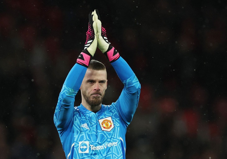 Khoan tìm người chơi chân giỏi, Man United cần đôi tay của De Gea - Ảnh 1.