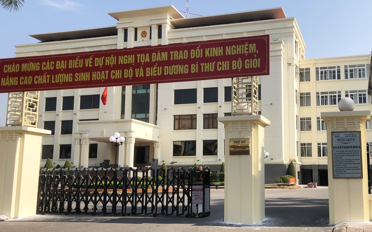 Chưa xong bổ túc trung học đã học đại học là 