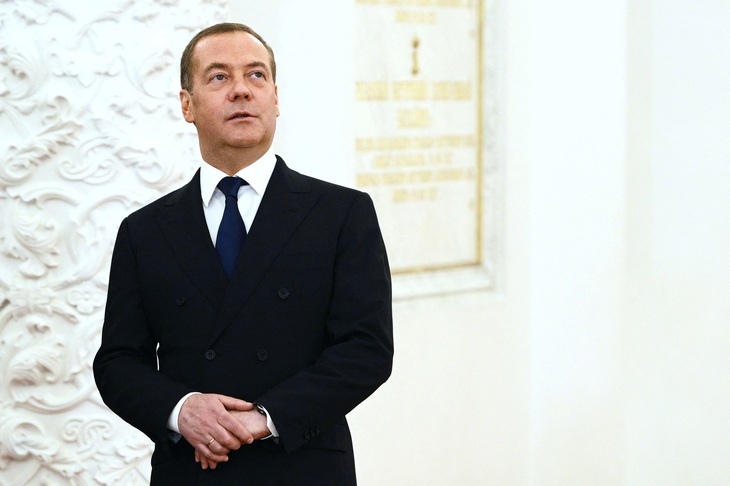 Ông Medvedev dọa phóng tất cả tên lửa Nga tới Đức nếu ông Putin bị bắt - Ảnh 1.