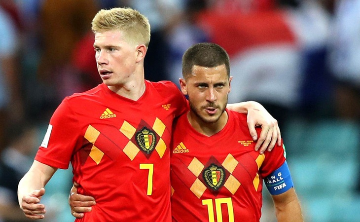 De Bruyne (trái) sẽ kế thừa băng đội trưởng từ Hazard - Ảnh: Reuters