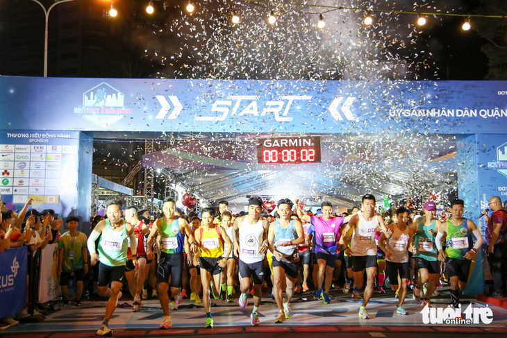 4.000 người chạy đêm giải District 1 Midnight Run ở trung tâm TP.HCM - Ảnh 1.