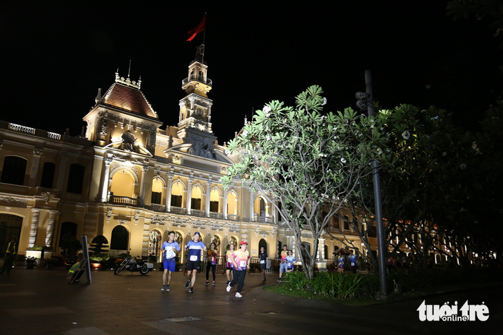 4.000 người chạy đêm giải District 1 Midnight Run ở trung tâm TP.HCM - Ảnh 5.