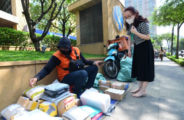 Khó khăn kinh tế, ảnh hưởng của lạm phát đã tác động đến ngành bán lẻ trực tuyến - Ảnh: Q.Đ.