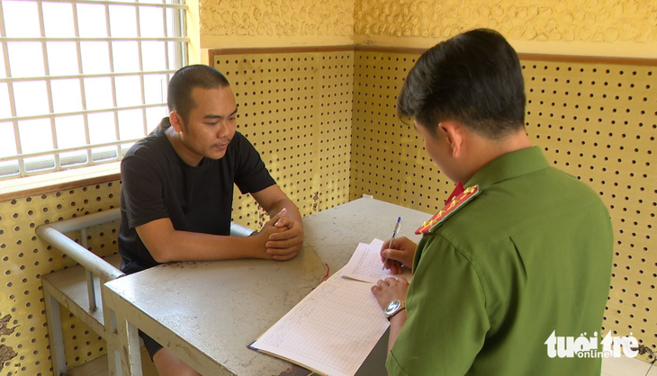 Khởi tố ba thanh niên đánh đập, bắt giữ người trái pháp luật để đòi tiền - Ảnh 1.