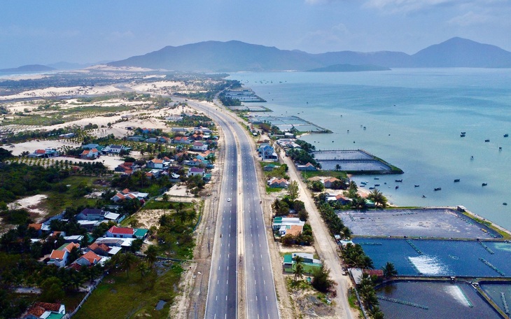 Đưa vào sử dụng tuyến đường ven biển, thúc đẩy Khu kinh tế Vân Phong