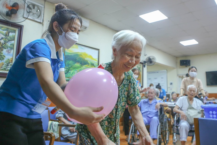 Tuyển thêm hộ lý, điều dưỡng đi Nhật, miễn phí học tiếng và ăn ở - Ảnh 1.