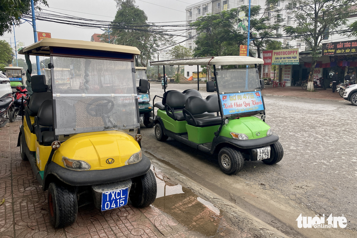 Chủ tịch Cửa Lò đối thoại với các chủ xe điện kêu cứu - Ảnh 3.