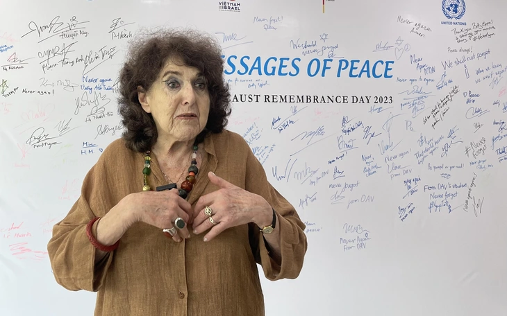 Đại sứ Israel và đại biện Đức tại Việt Nam thắp nến tưởng niệm nạn nhân Holocaust - Ảnh 1.