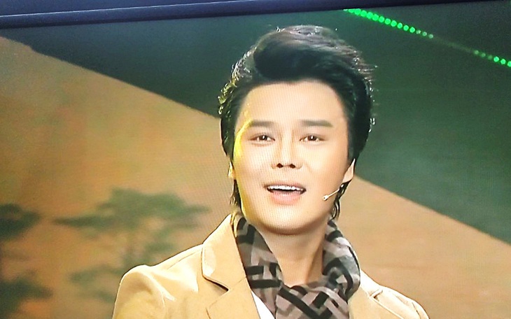 Thuận Nguyễn nhận tin bà mất vẫn phải gạt nước mắt bước lên sân khấu - Ảnh 3.