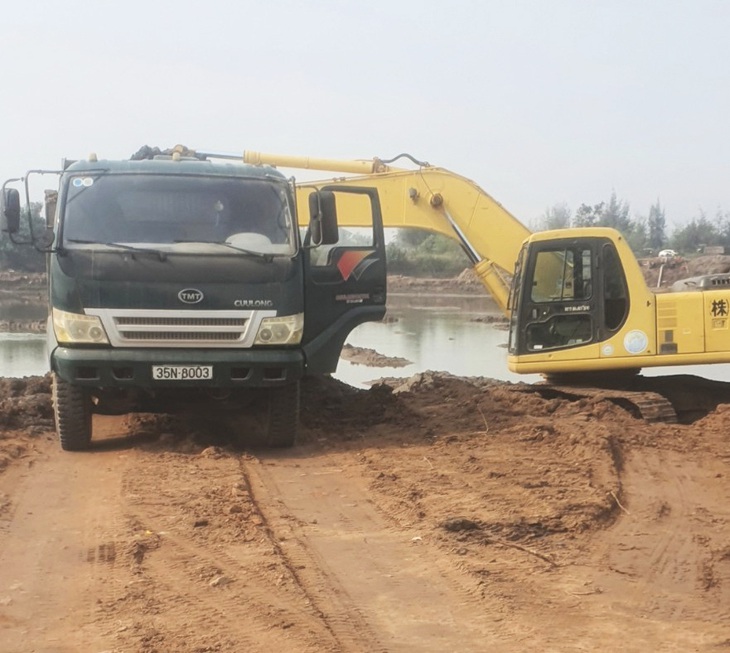 Hiện trường khu vực khai thác đất trái phép bị Công an tỉnh Thái Bình khởi tố điều tra - Ảnh: Công an Thái Bình