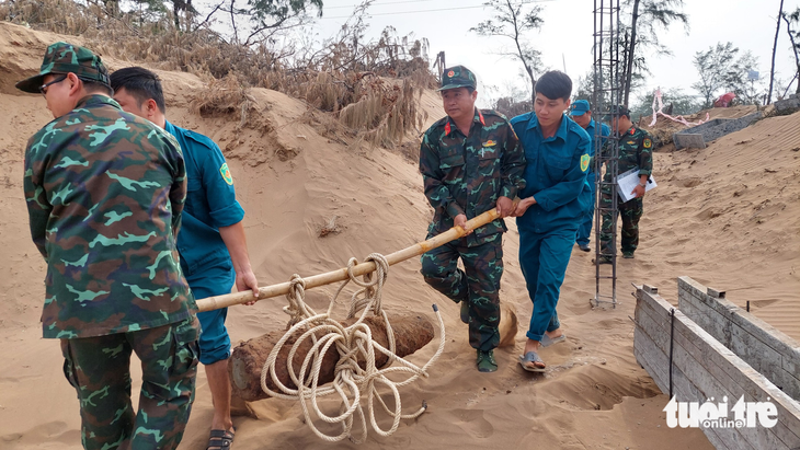 Phát hiện quả bom nặng hơn 150kg còn nguyên ngòi nổ - Ảnh 2.