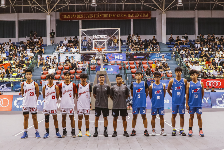 Đại học Tôn Đức Thắng (xanh) và U20 Thang Long Warriors - Ảnh: VBA