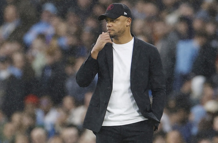 Kompany giúp Burnley thăng hạng chỉ sau một năm rớt hạng - Ảnh: Reuters