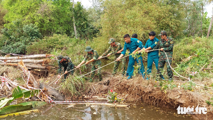 Đào đất xây nhà, phát hiện quả bom 250kg còn ngòi nổ - Ảnh 1.