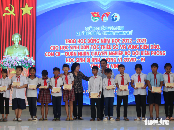 93 học bổng Vừ A Dính cho học sinh ảnh hưởng bởi COVID-19 - Ảnh 3.