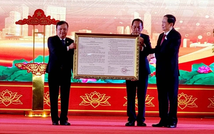 Phó bí thư Thành ủy TP.HCM Văn Thị Bạch Tuyết làm việc với phường Tân Uyên - Ảnh 4.