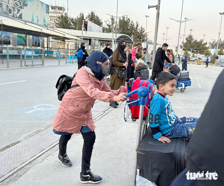 Đến Afghanistan thời Taliban - Kỳ 2: Bay hay đi đường bộ đầy mùi thuốc súng? - Ảnh 1.